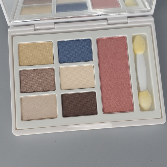 Elizabeth Arden Eyeshadow Palette - Picture 2 of 4